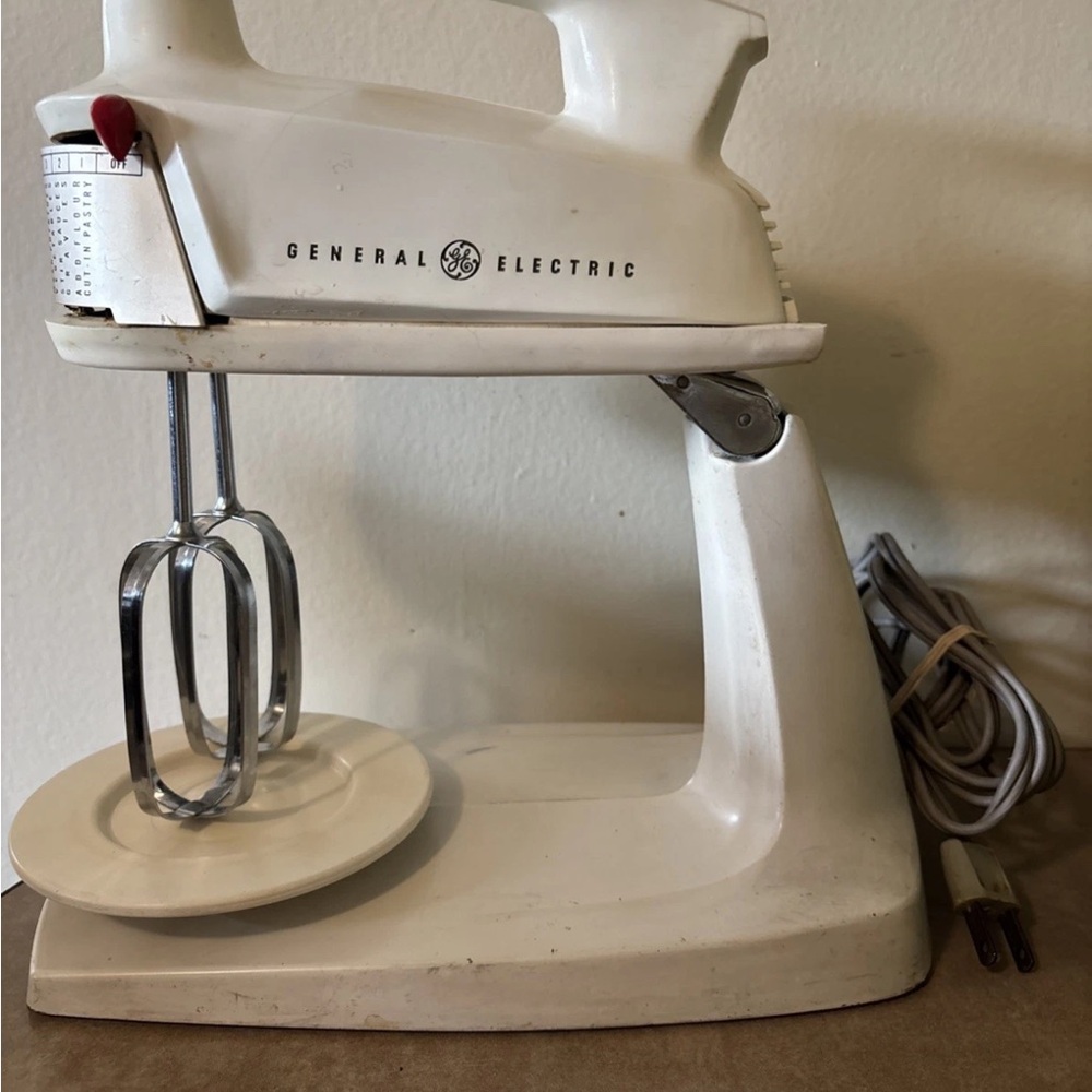 General Electric Vintage White Stand Mixer TESTED